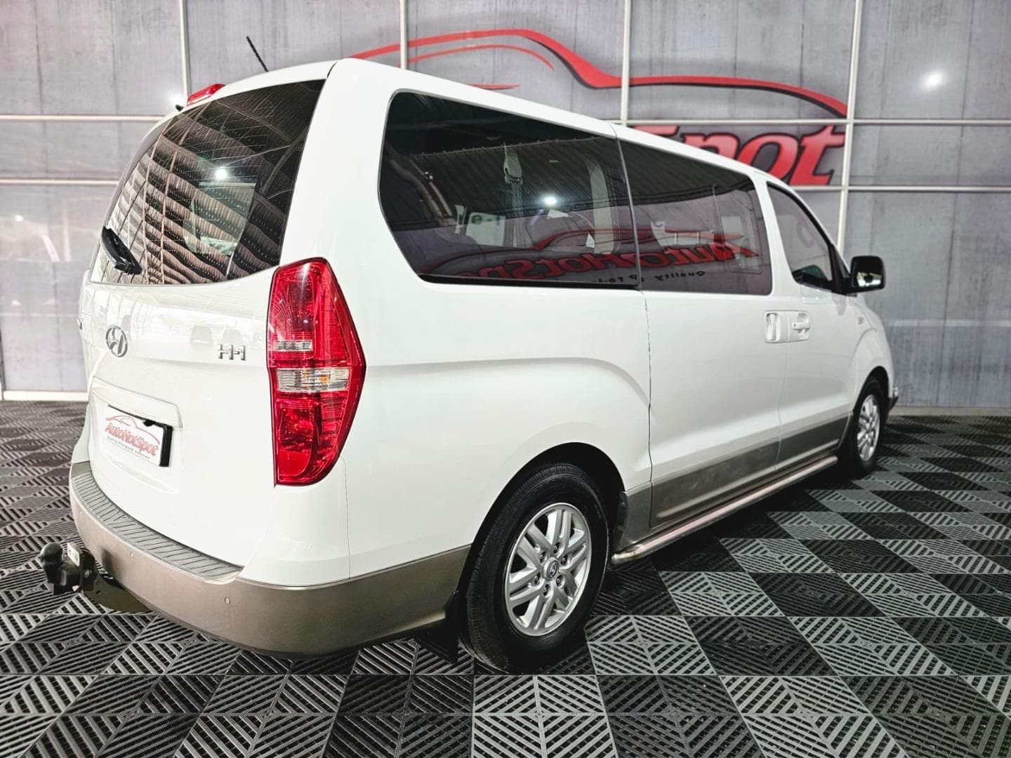 2018 Hyundai H-1 2.5 CRDI ELITE Auto  9-Seater – photo 3