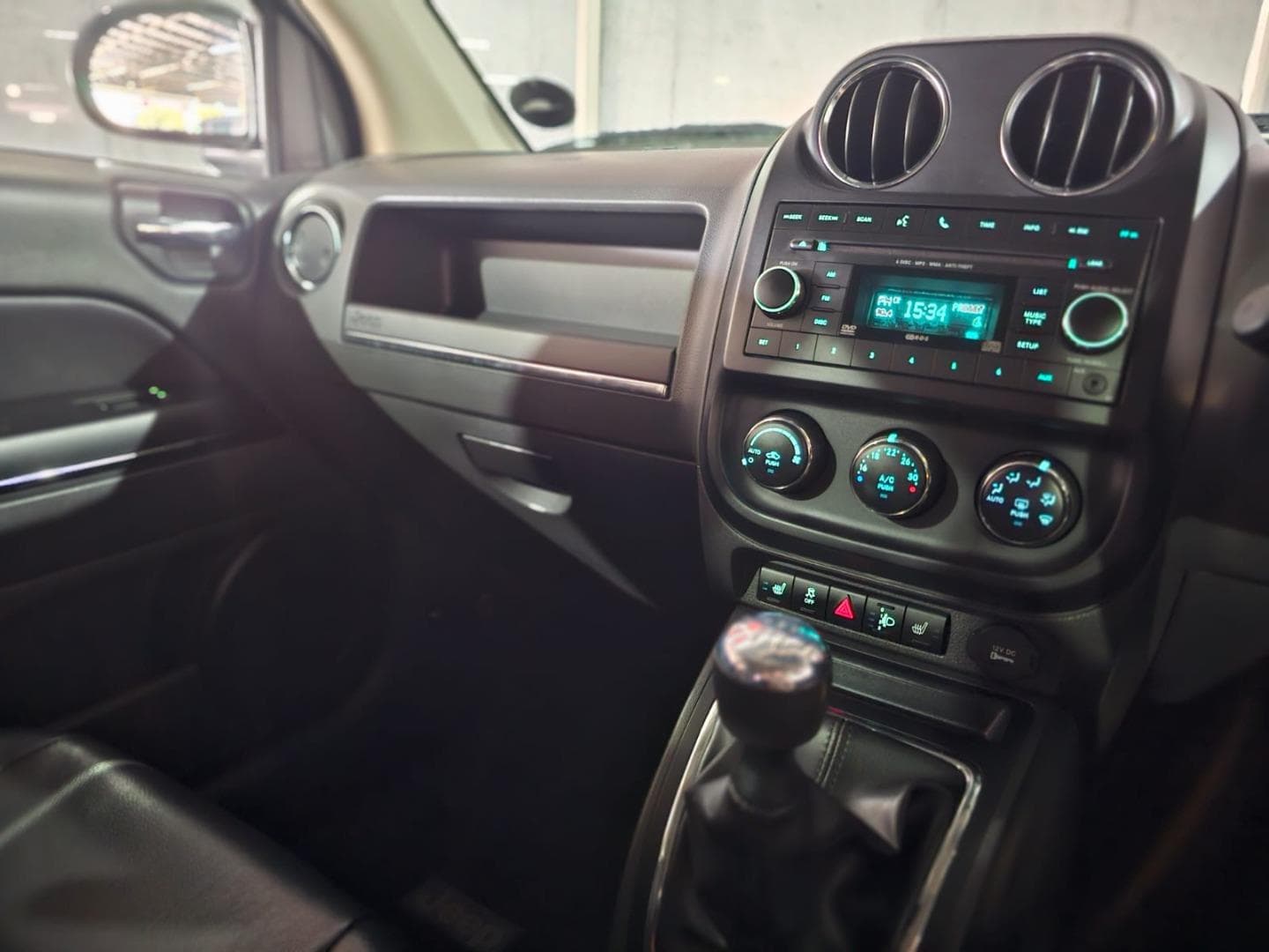 2012 Jeep Compass 2.0L Limited – photo 12