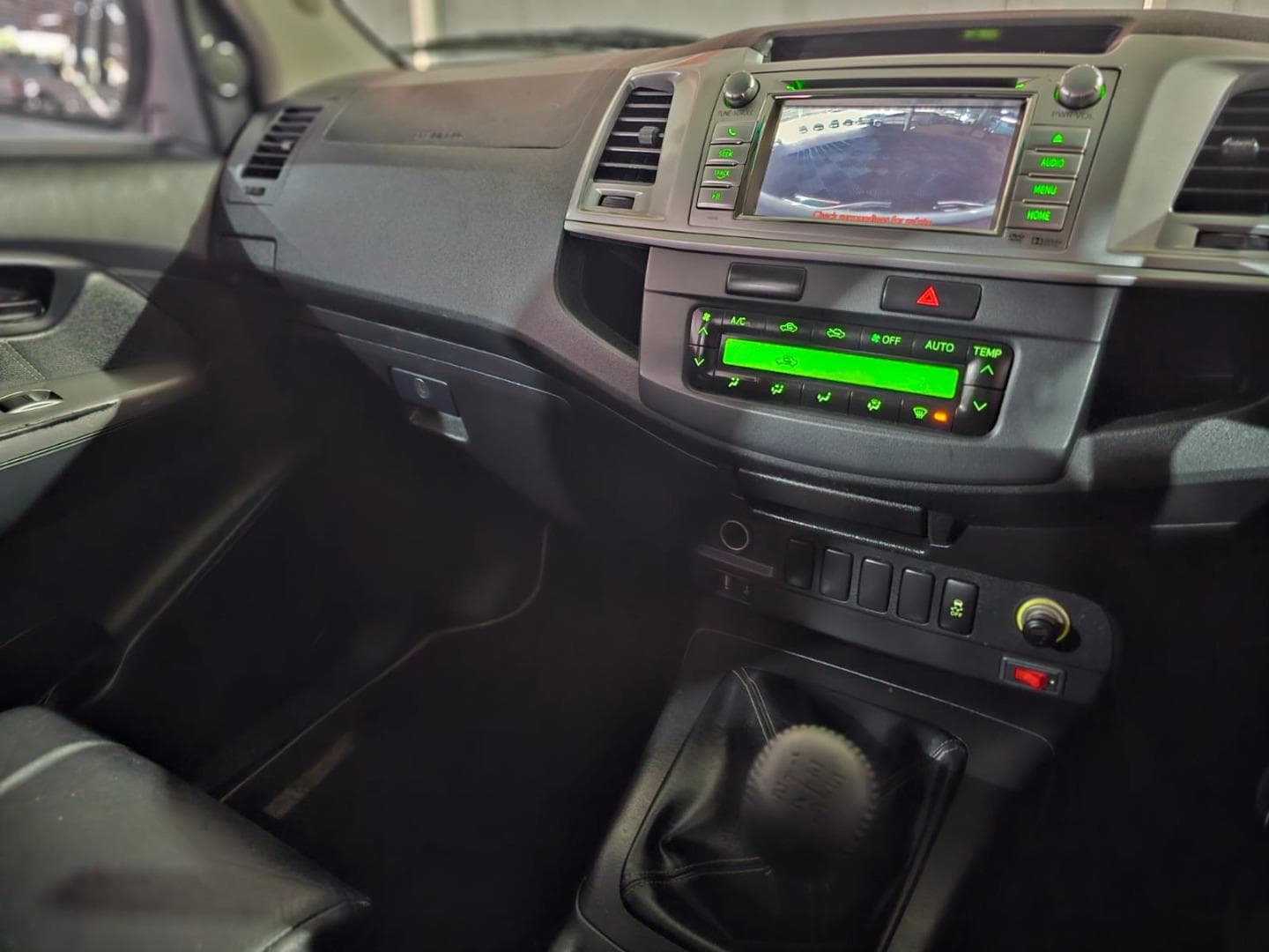 2015 Toyota Hilux 3.0D-4D Double Cab Raider Legend 45 – photo 12