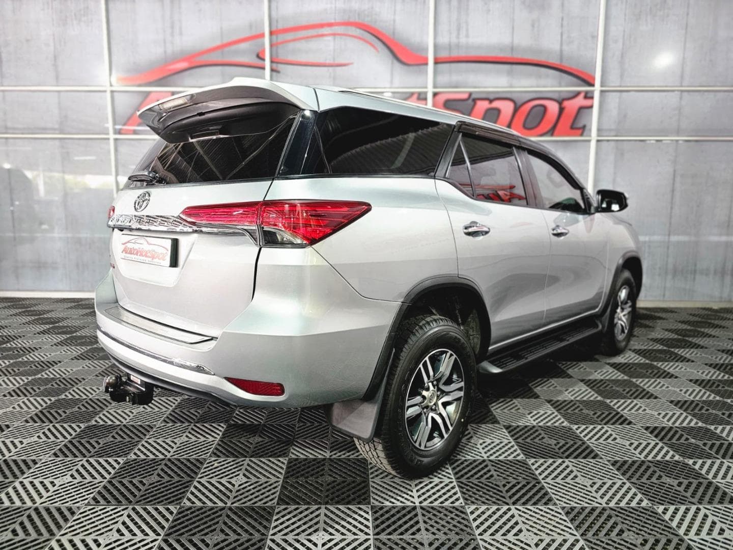 2016 Toyota Fortuner 2.8GD-6 Auto – photo 3