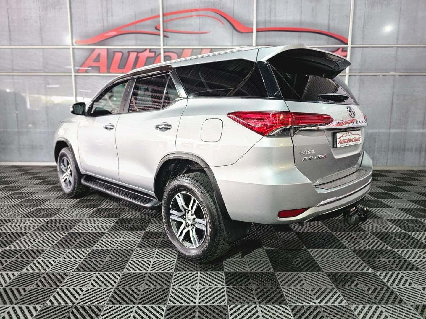 2016 Toyota Fortuner 2.8GD-6 Auto – photo 4