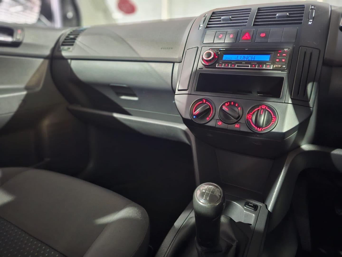 2011 Volkswagen Polo Vivo 5-Door 1.6 Trendline – photo 12