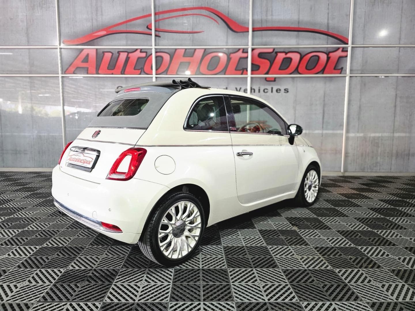2017 Fiat 500 500C TwinAir 500 60th Anniversary – photo 3