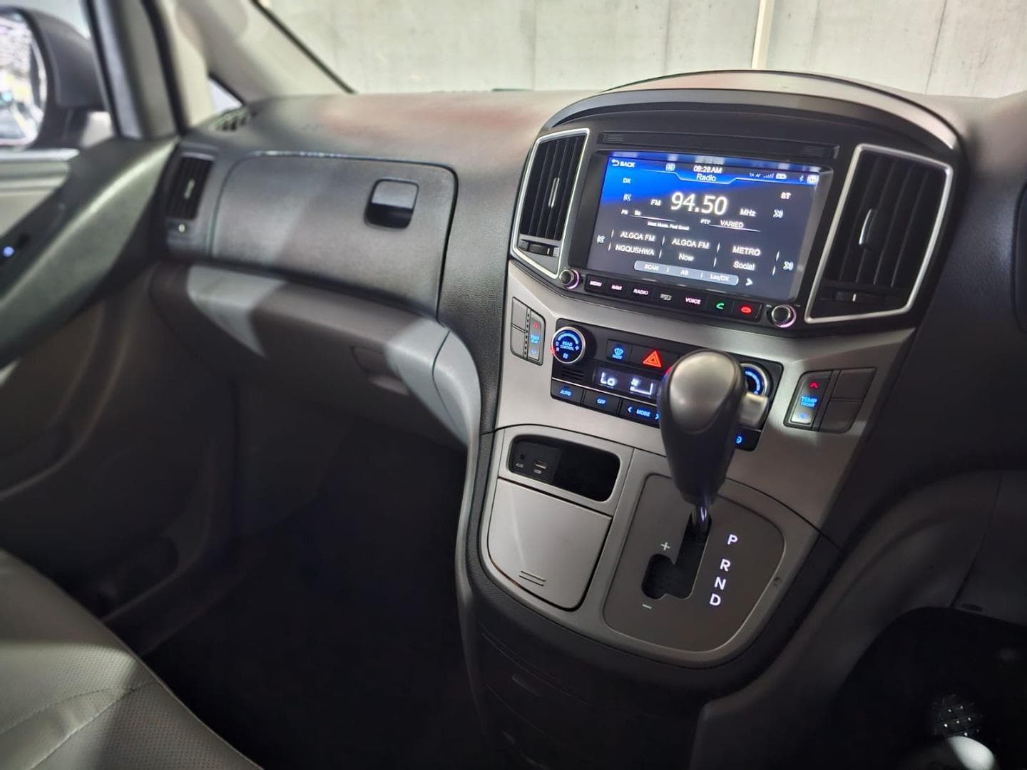 2020 Hyundai H-1 2.5 CRDI ELITE Auto  9-Seater – photo 12