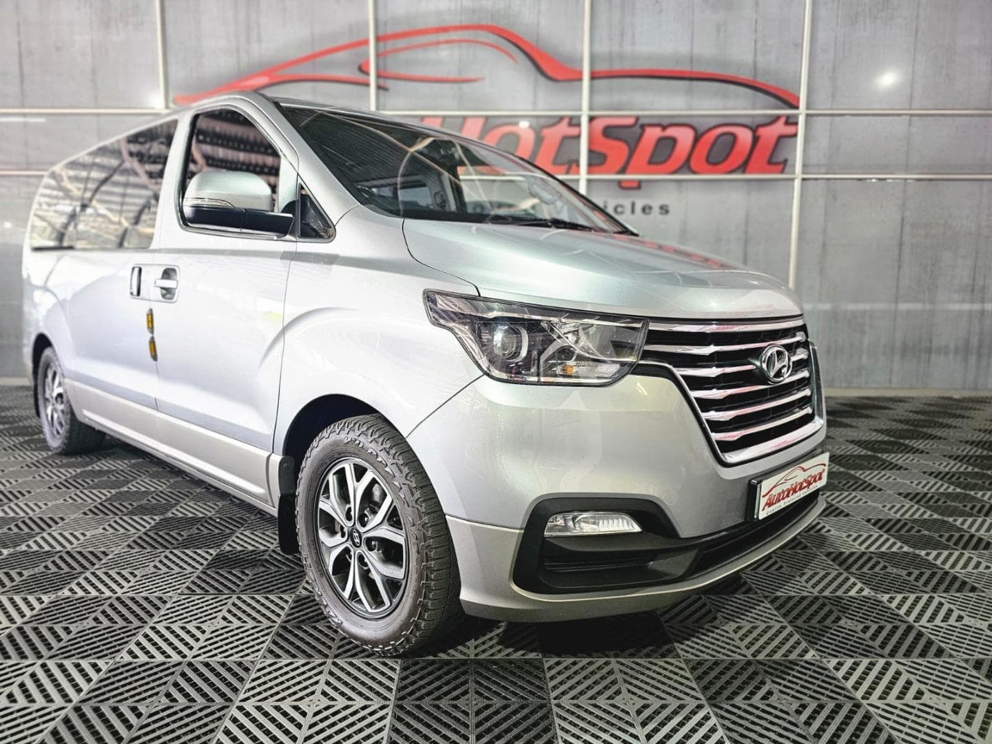 2020 Hyundai H-1 2.5 CRDI ELITE Auto  9-Seater – photo 2