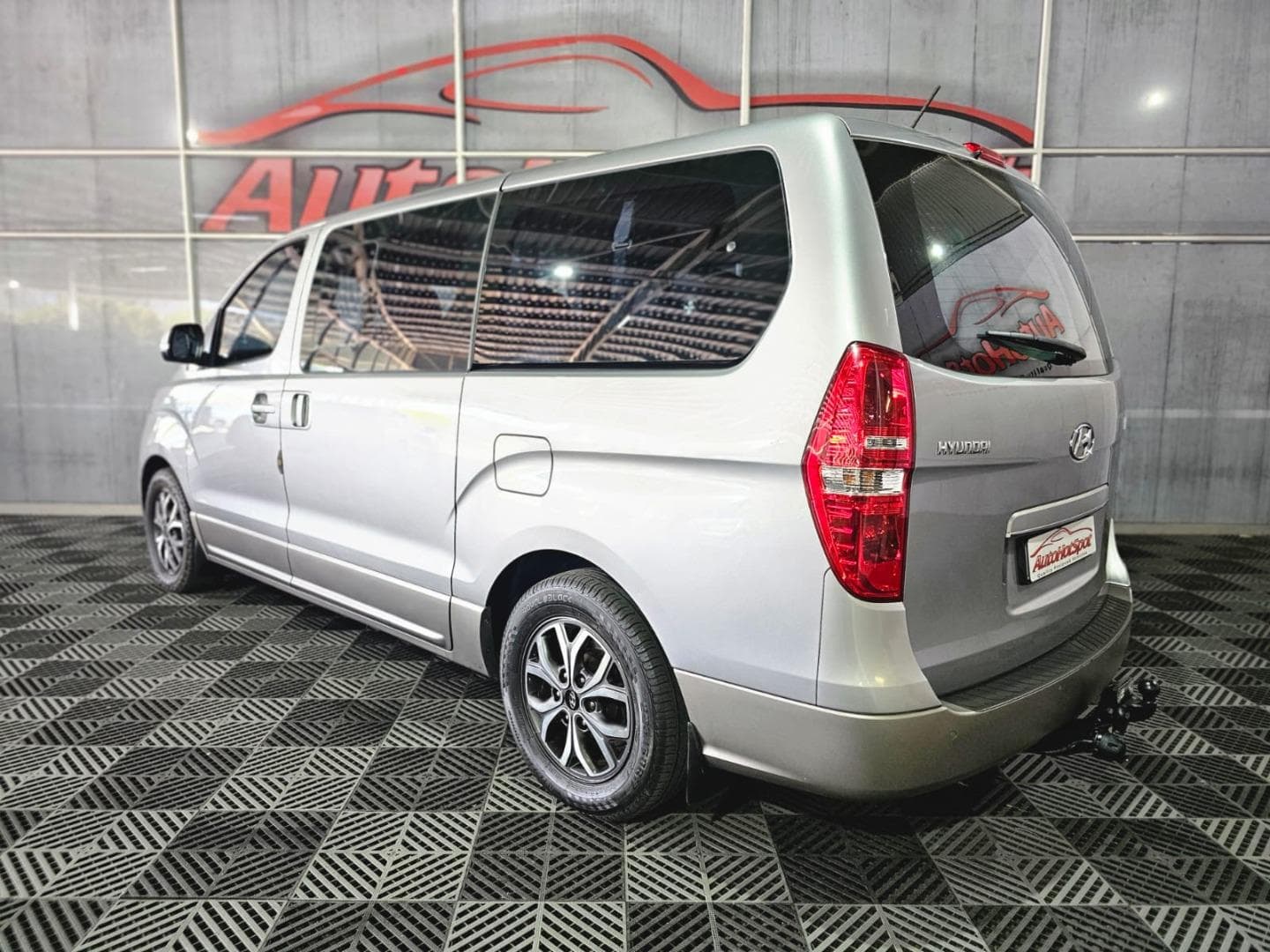 2020 Hyundai H-1 2.5 CRDI ELITE Auto  9-Seater – photo 4