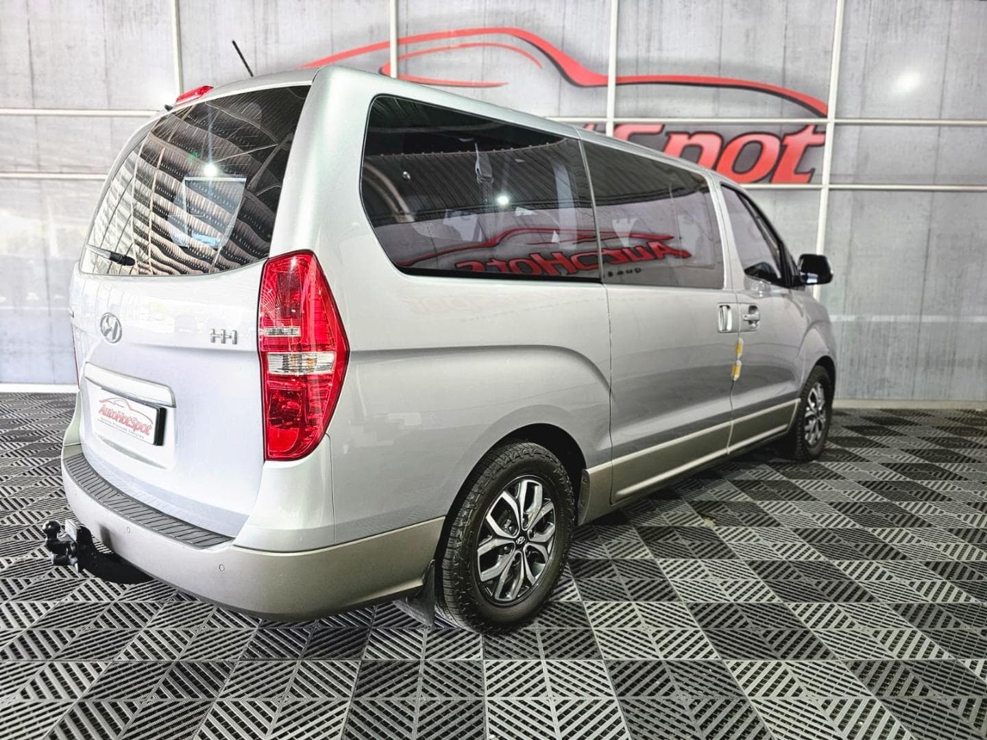 2020 Hyundai H-1 2.5 CRDI ELITE Auto  9-Seater – photo 3