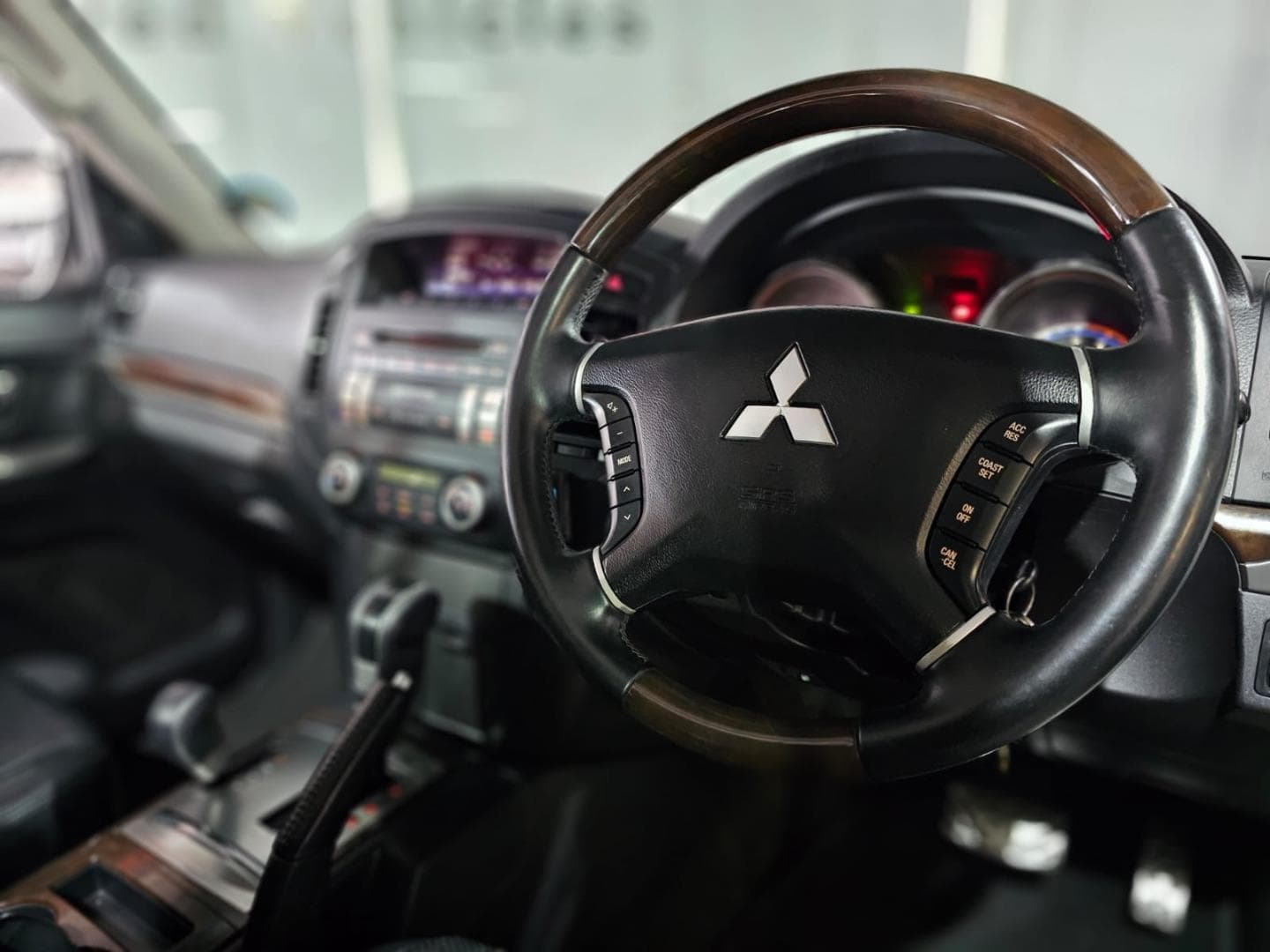 2009 Mitsubishi Pajero 5-Door 3.2DI-D GLS – photo 10