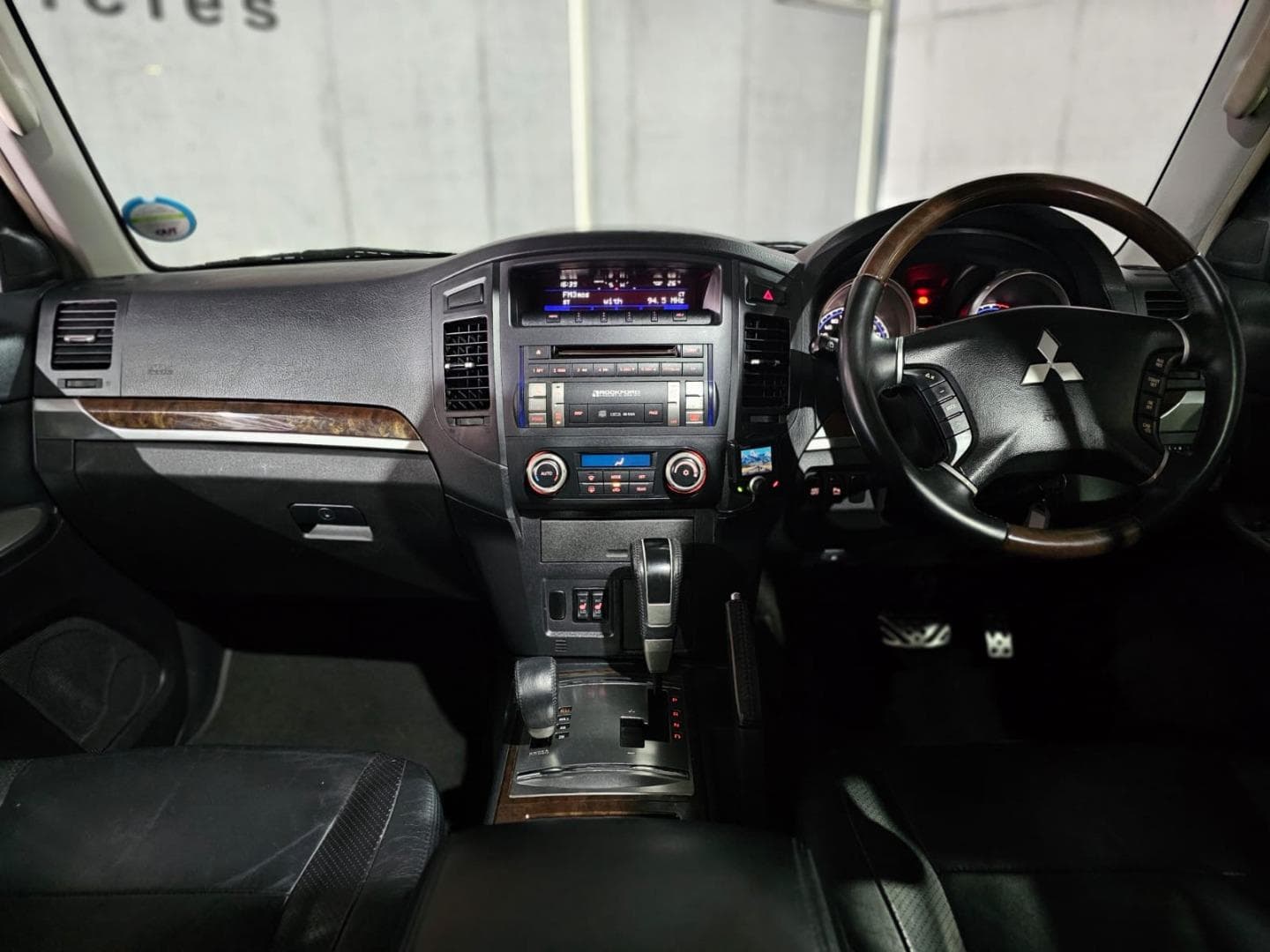 2009 Mitsubishi Pajero 5-Door 3.2DI-D GLS – photo 8