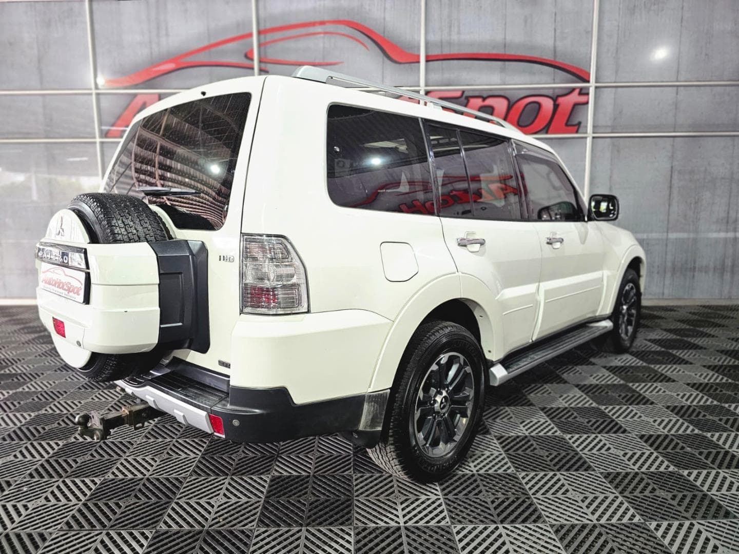 2009 Mitsubishi Pajero 5-Door 3.2DI-D GLS – photo 3