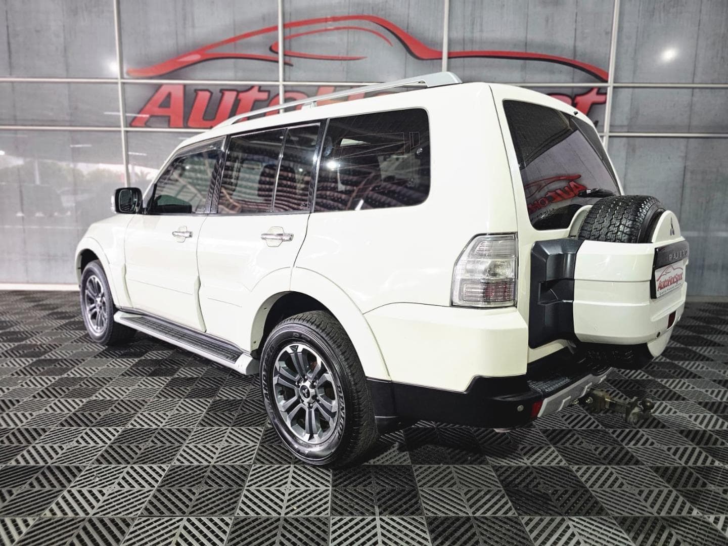 2009 Mitsubishi Pajero 5-Door 3.2DI-D GLS – photo 4