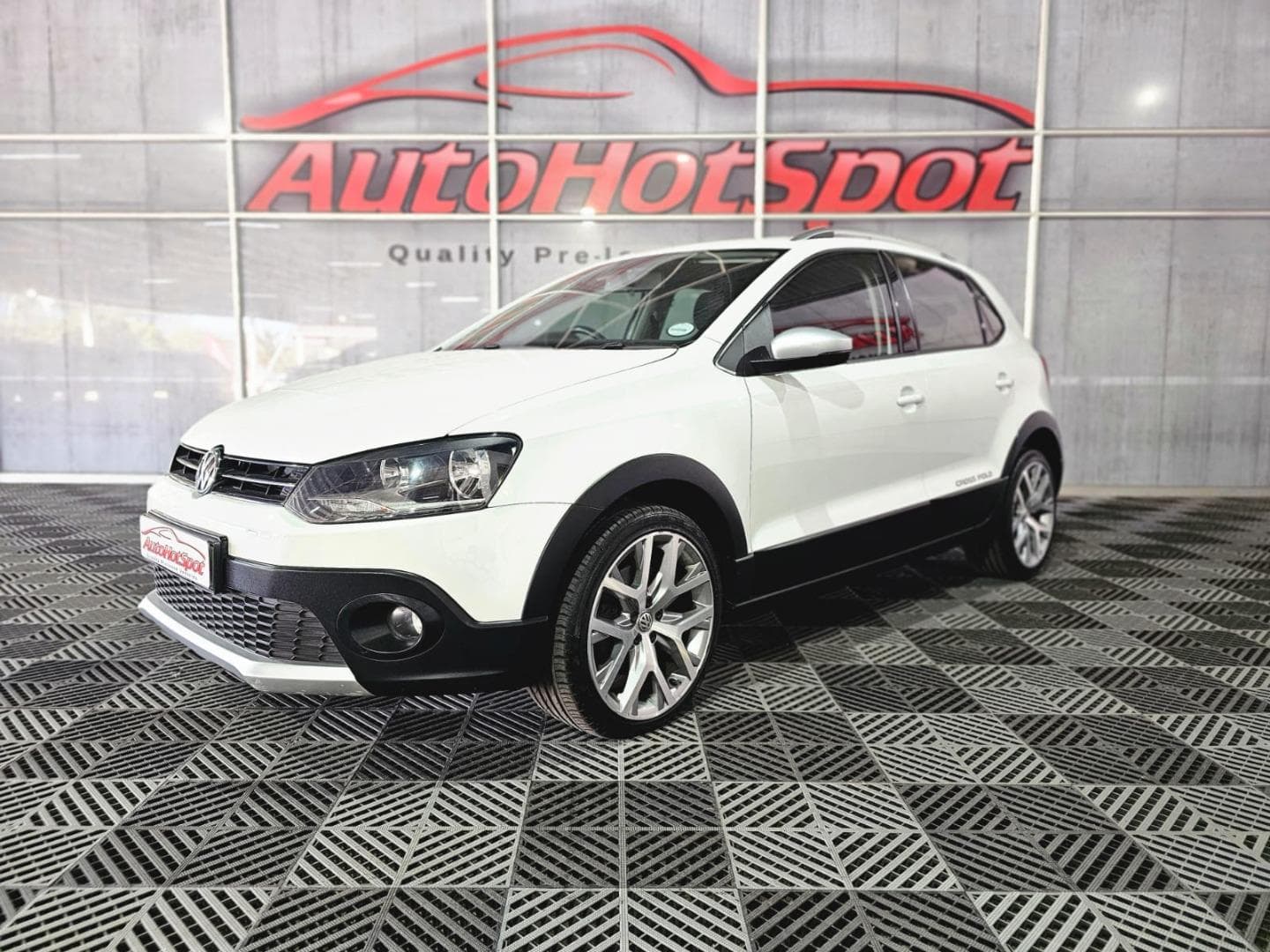 2016 Volkswagen Cross Polo 1.2TSI – photo 1 of 10