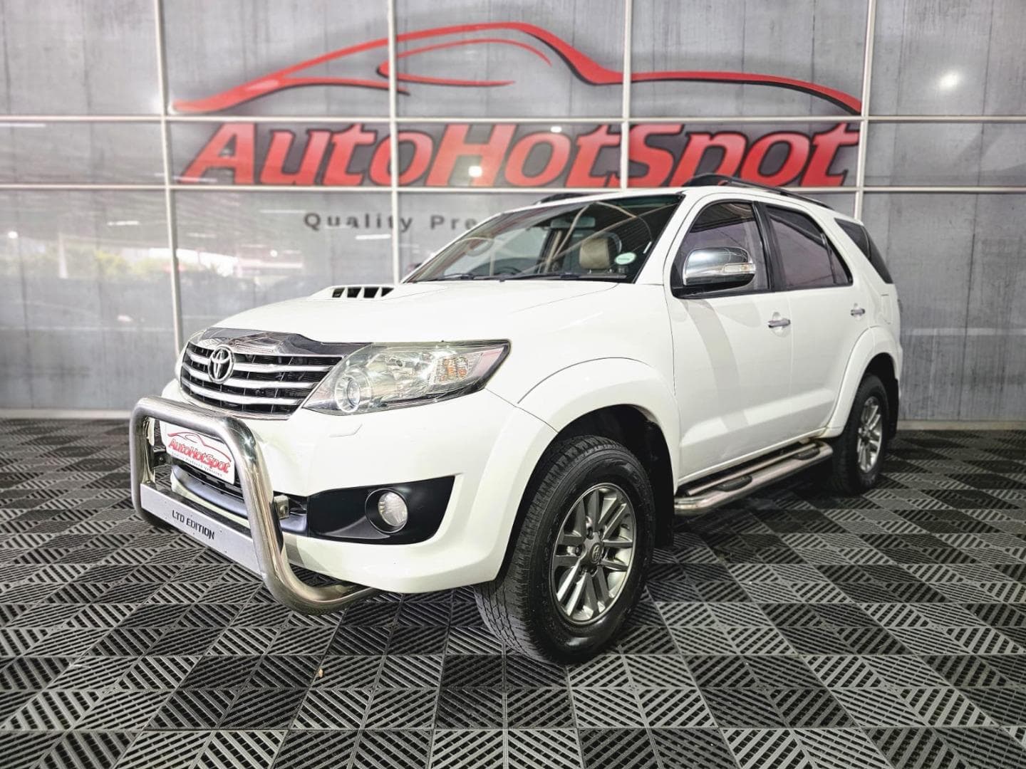 2013 Toyota Fortuner 3.0D-4D Ltd Edition – photo 1 of 11