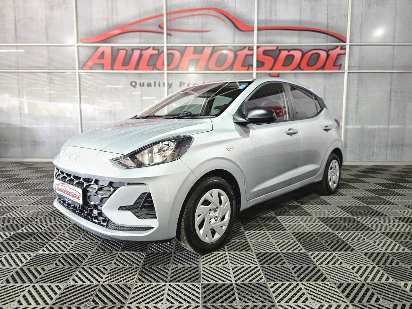 2023 Hyundai Grand i10 1.0 Motion Hatch Manual – photo 1 of 11