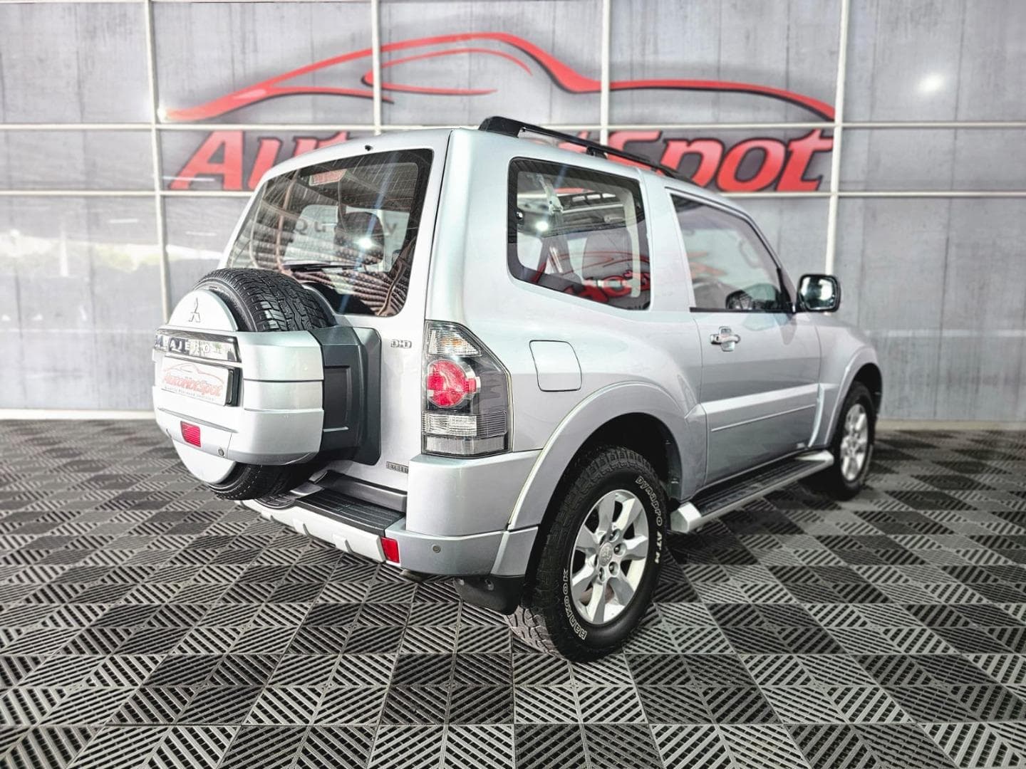 2011 Mitsubishi Pajero 3-Door 3.2DI-D GLS – photo 3
