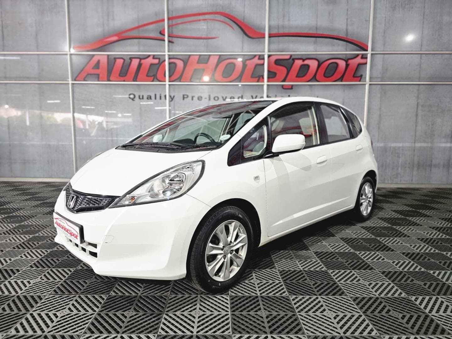 2013 Honda Jazz 1.3 Comfort – photo 1 of 12