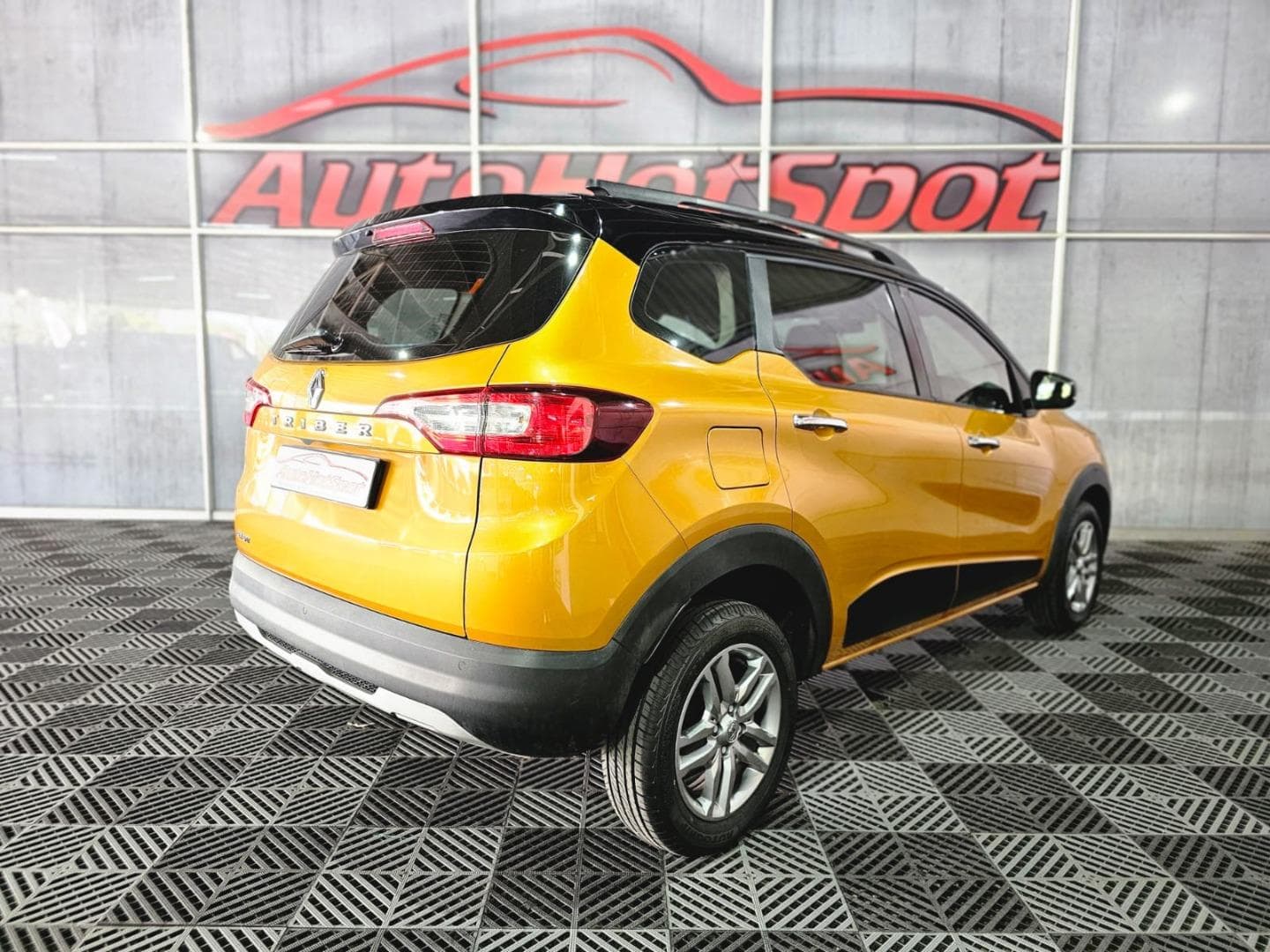 2025 Renault Triber 1.0 Intens Auto – photo 3