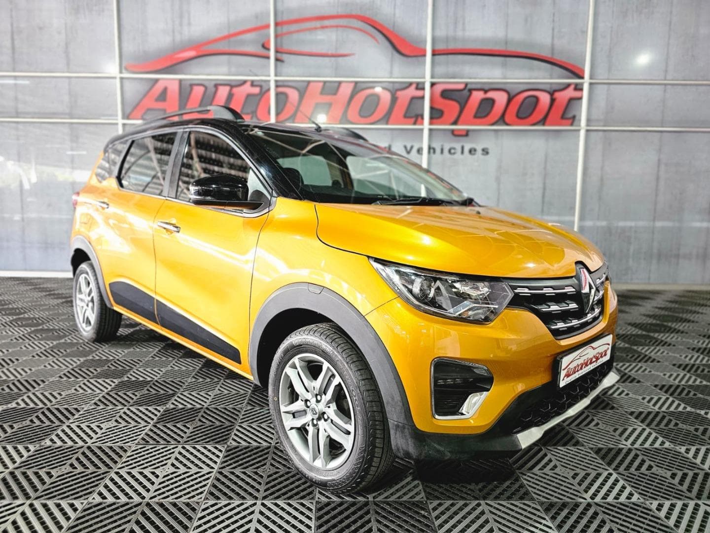 2025 Renault Triber 1.0 Intens Auto – photo 2