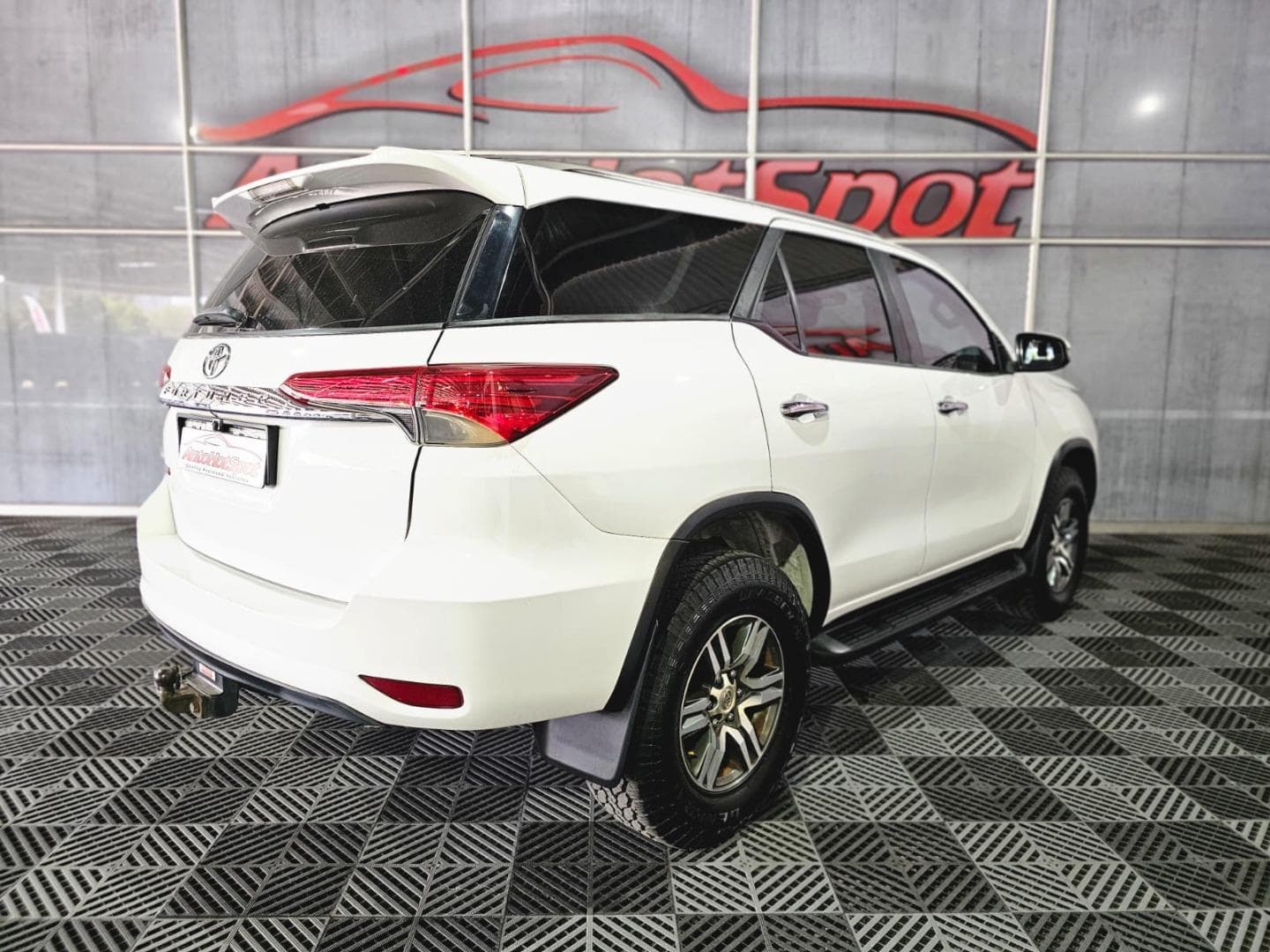 2017 Toyota Fortuner 2.4GD-6 Auto – photo 3