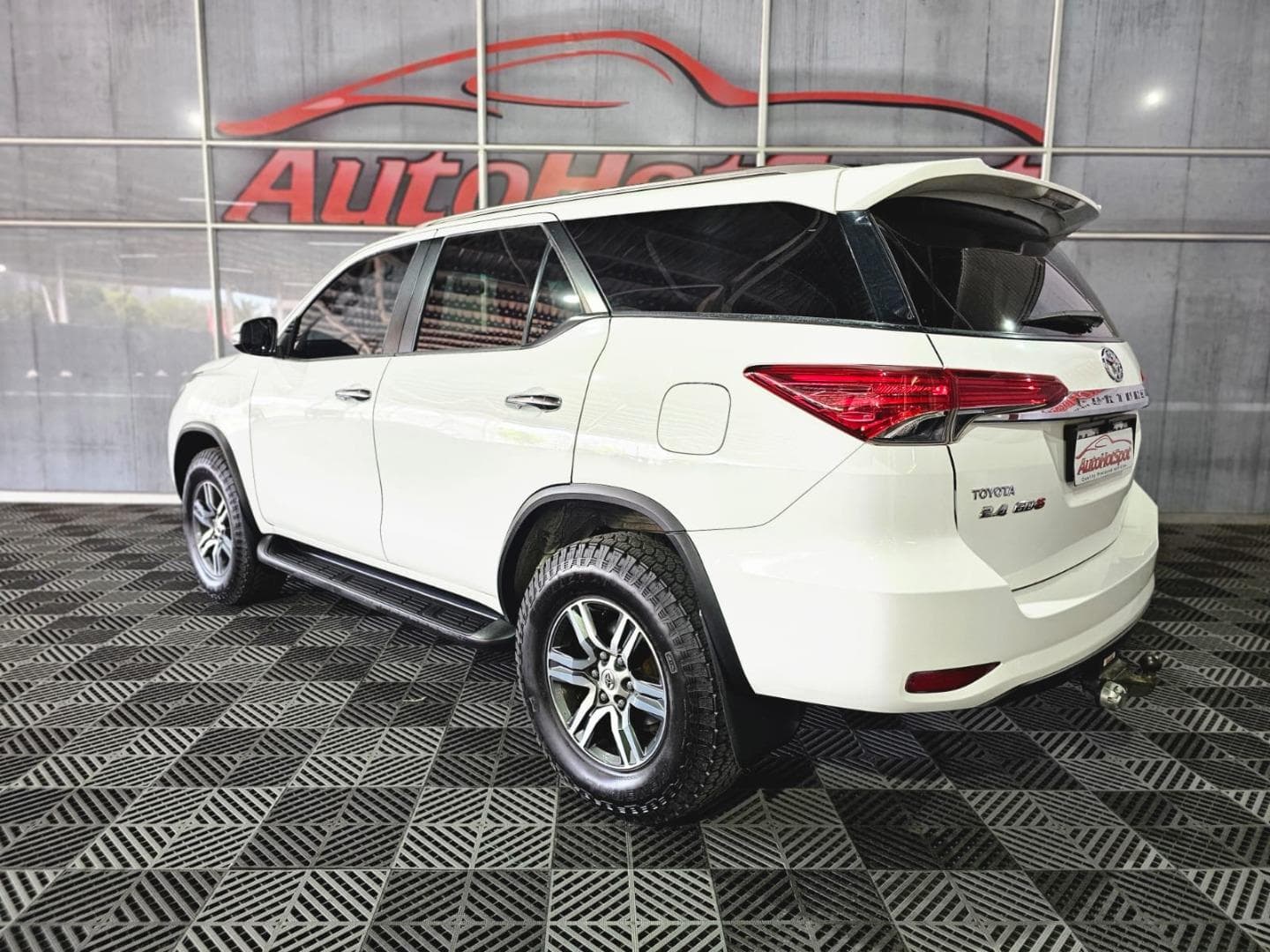 2017 Toyota Fortuner 2.4GD-6 Auto – photo 4
