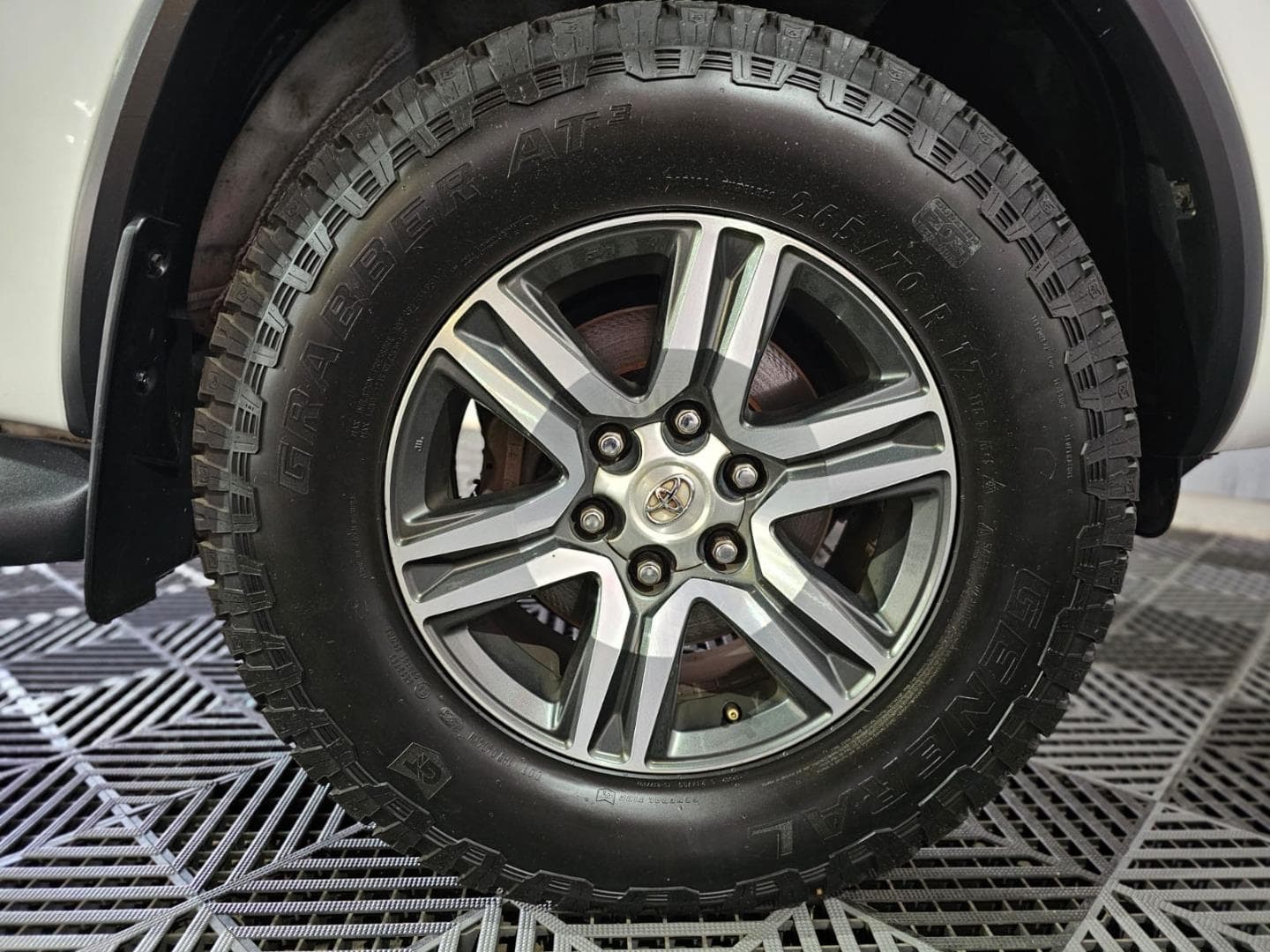 2017 Toyota Fortuner 2.4GD-6 Auto – photo 6