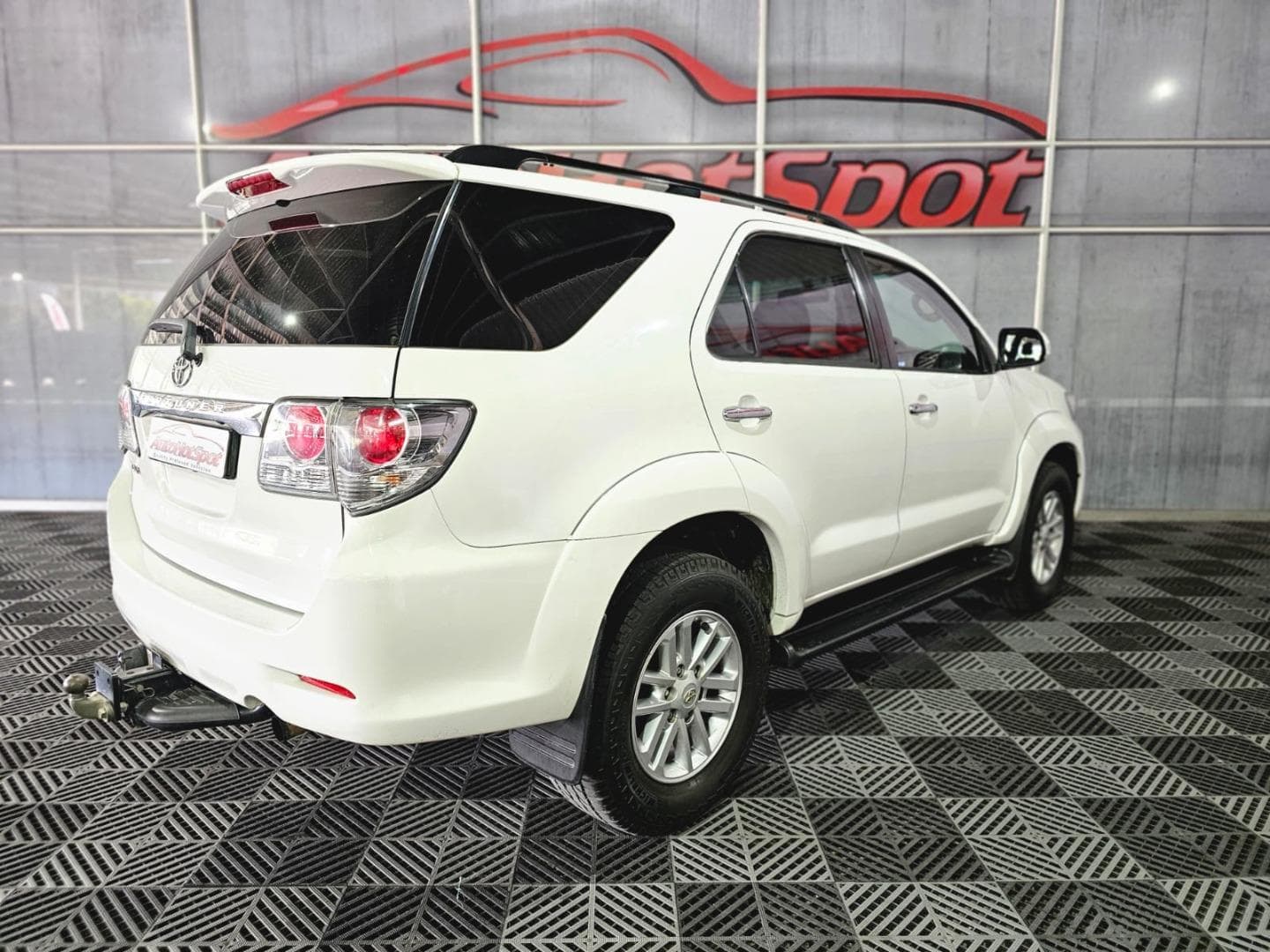 2014 Toyota Fortuner 3.0D-4D Auto – photo 3