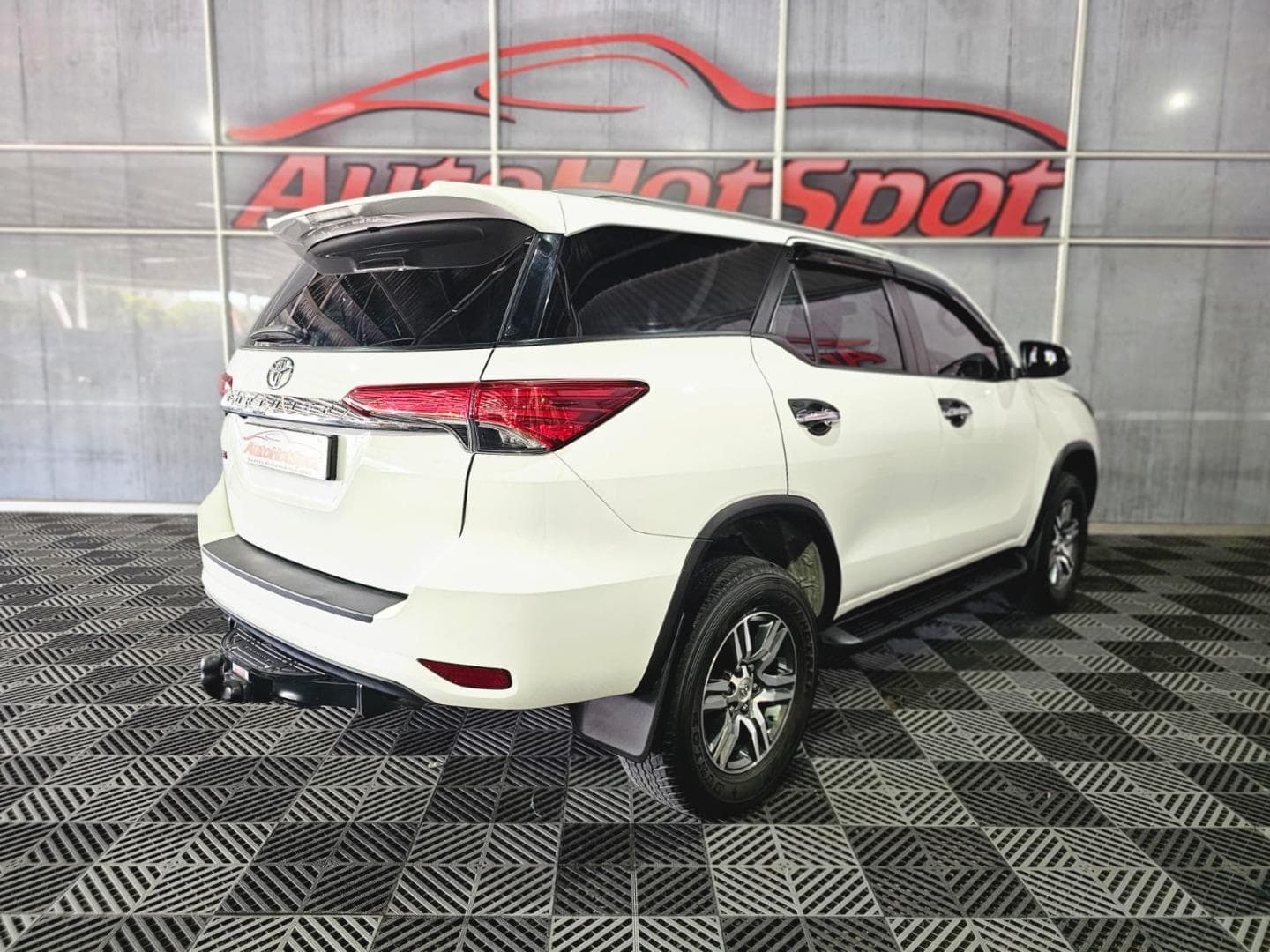 2018 Toyota Fortuner 2.4GD-6 Auto – photo 3