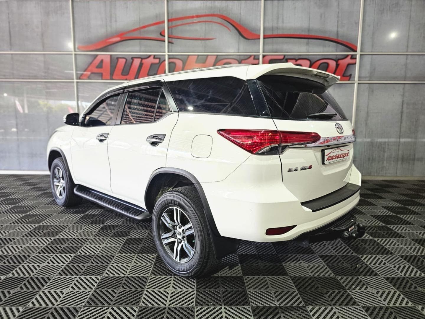 2018 Toyota Fortuner 2.4GD-6 Auto – photo 4