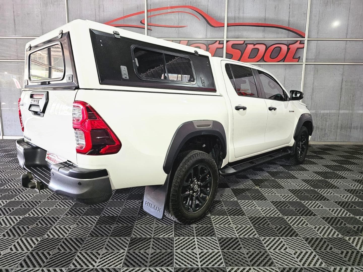 2021 Toyota Hilux 2.8GD-6 Double Cab Legend Auto – photo 3