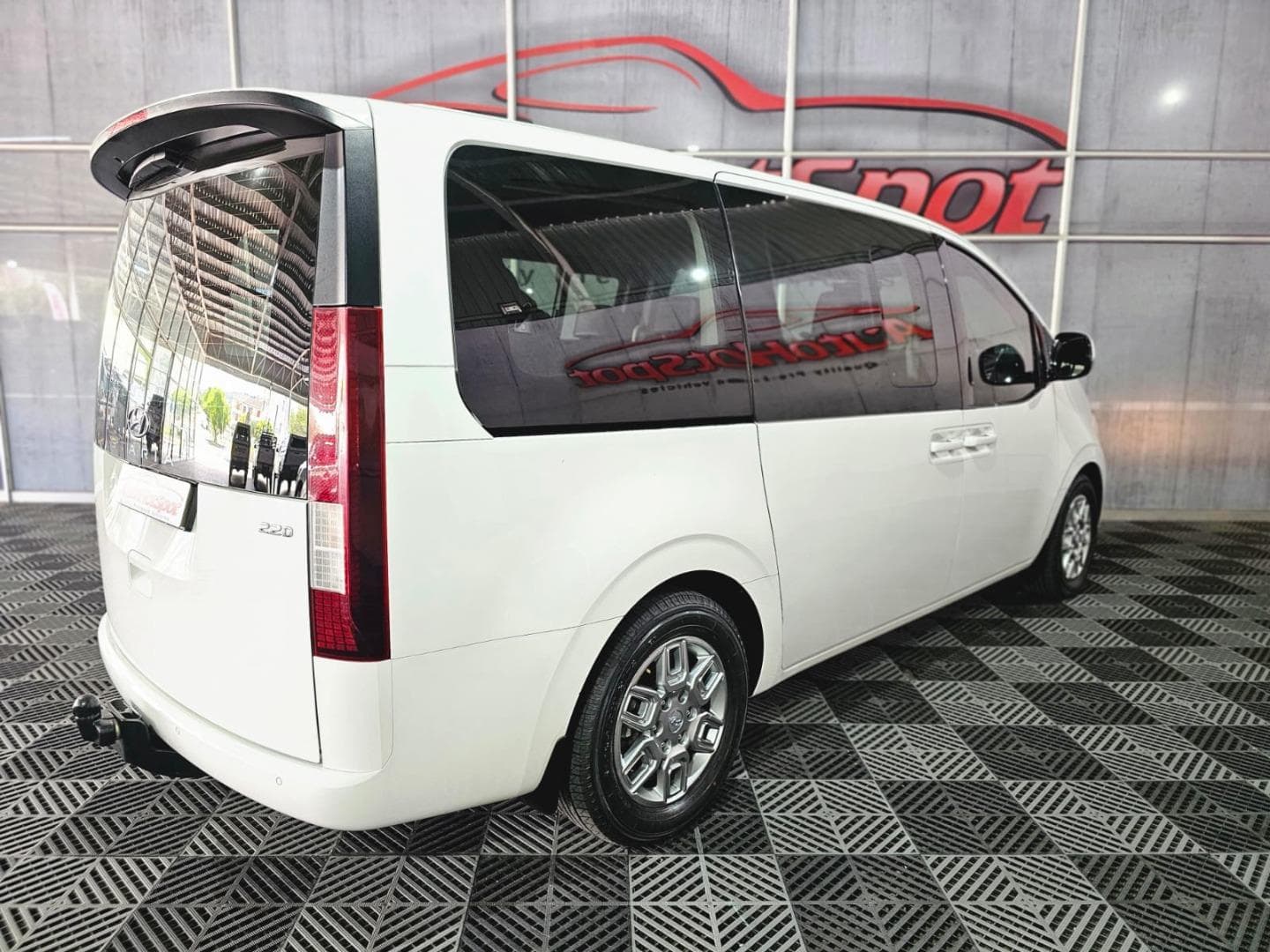2021 Hyundai Staria 2.2D Executive 9-Seater – photo 3