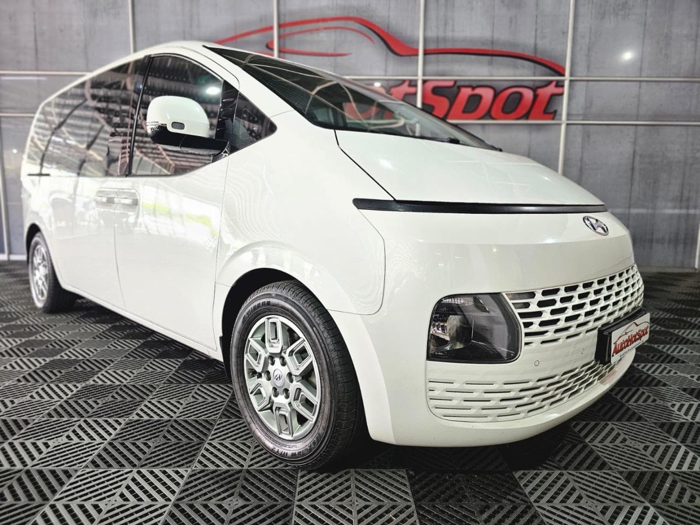 2021 Hyundai Staria 2.2D Executive 9-Seater – photo 2