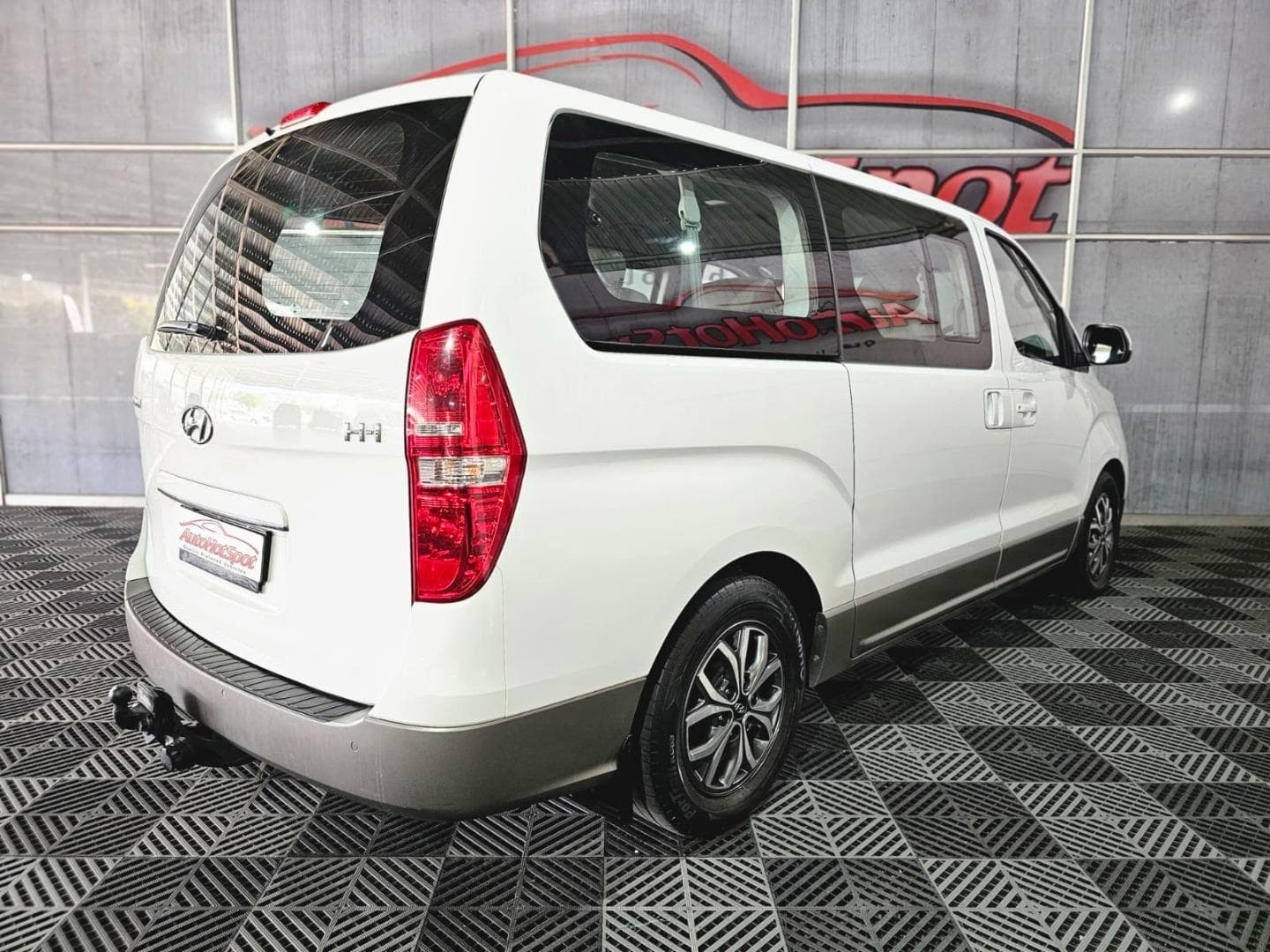 2021 Hyundai H-1 2.5 CRDI ELITE Auto  9-Seater – photo 3