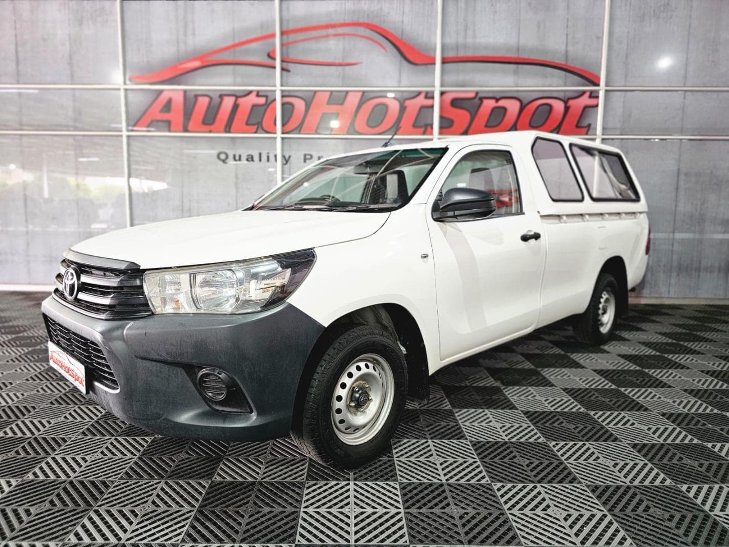 2020 Toyota Hilux 2.0 VVTi – photo 1 of 10