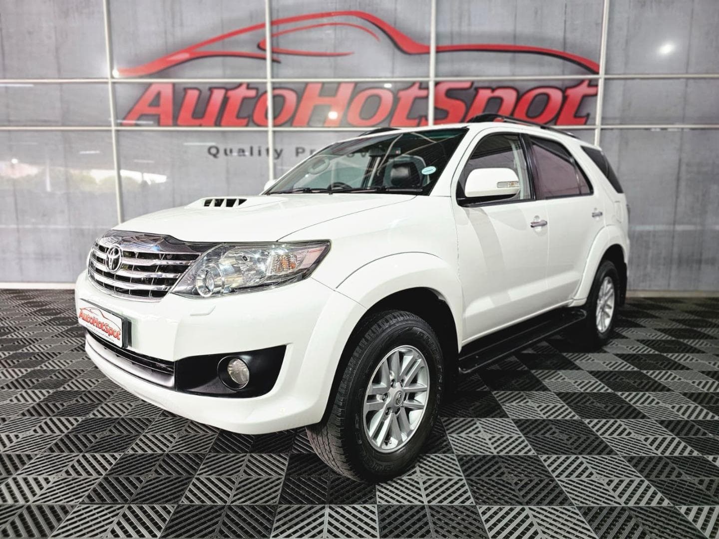 2014 Toyota Fortuner 3.0D-4D Auto – photo 1 of 13