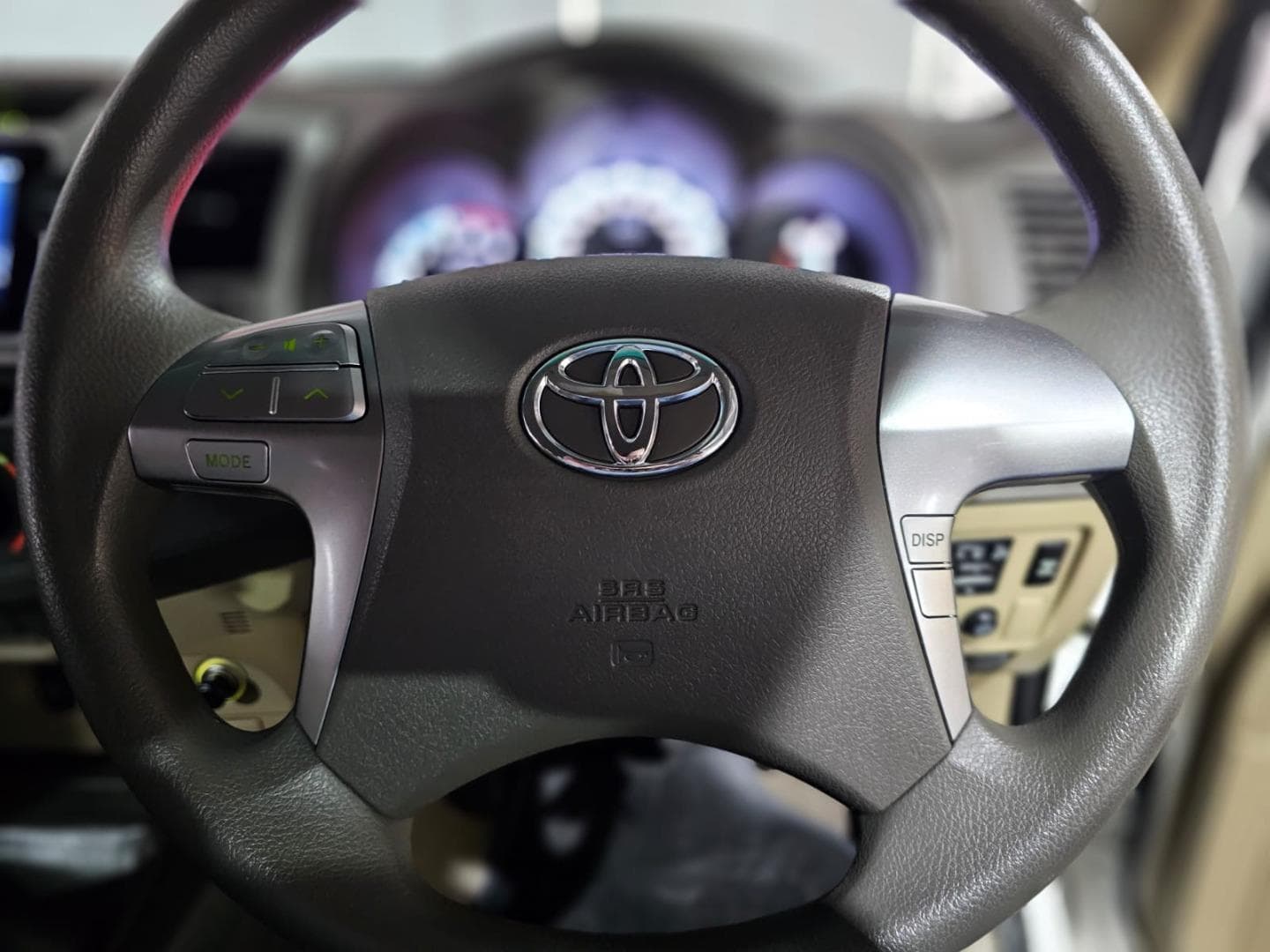 2011 Toyota Fortuner 2.5D-4D – photo 11
