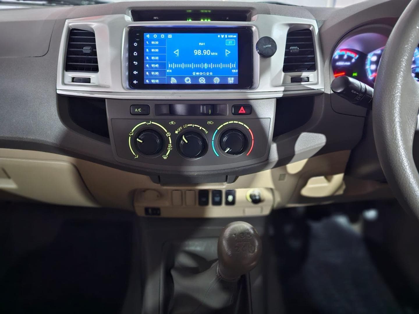 2011 Toyota Fortuner 2.5D-4D – photo 8