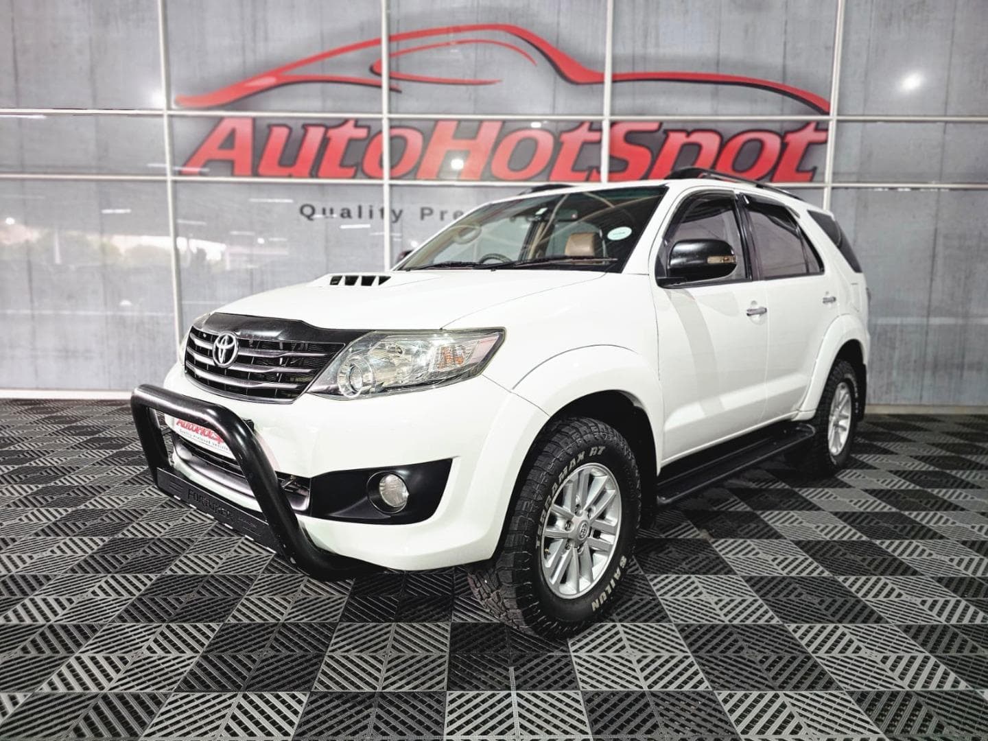 2011 Toyota Fortuner 2.5D-4D – photo 1 of 13