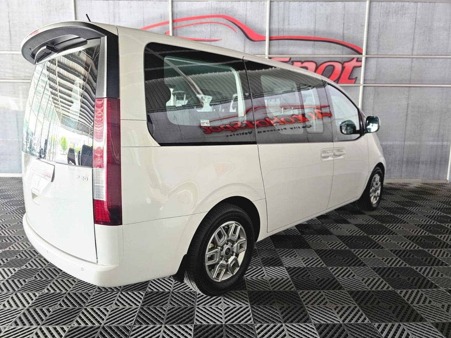 2024 Hyundai Staria 2.2D Executive 9-Seater – photo 3
