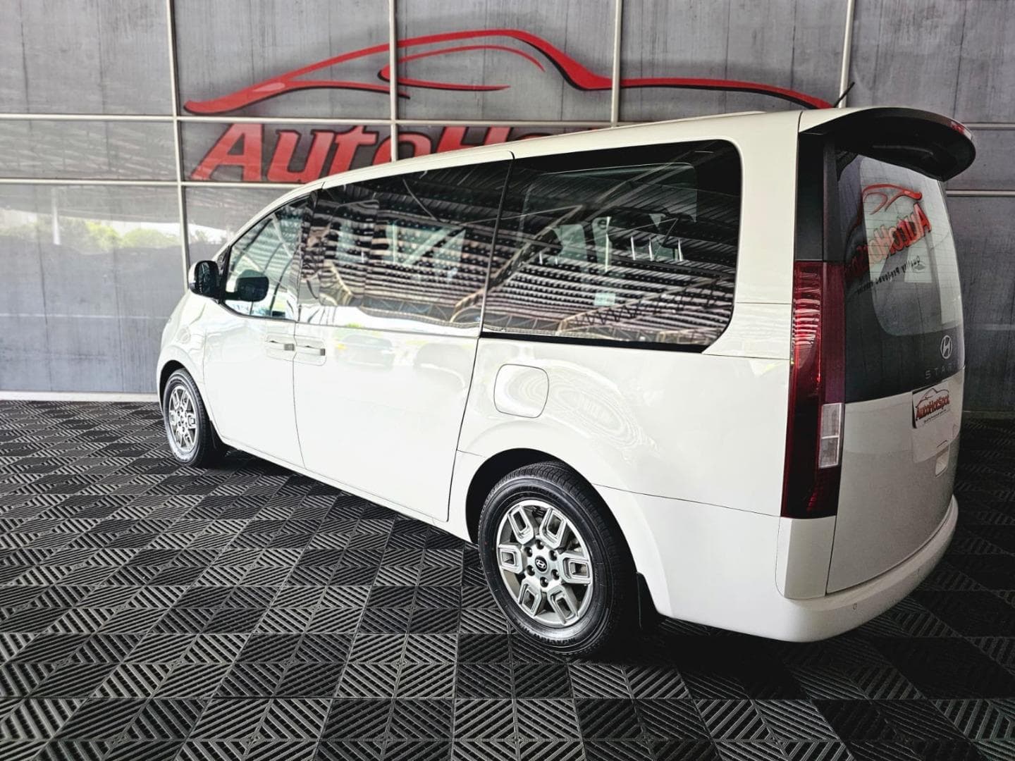 2024 Hyundai Staria 2.2D Executive 9-Seater – photo 4