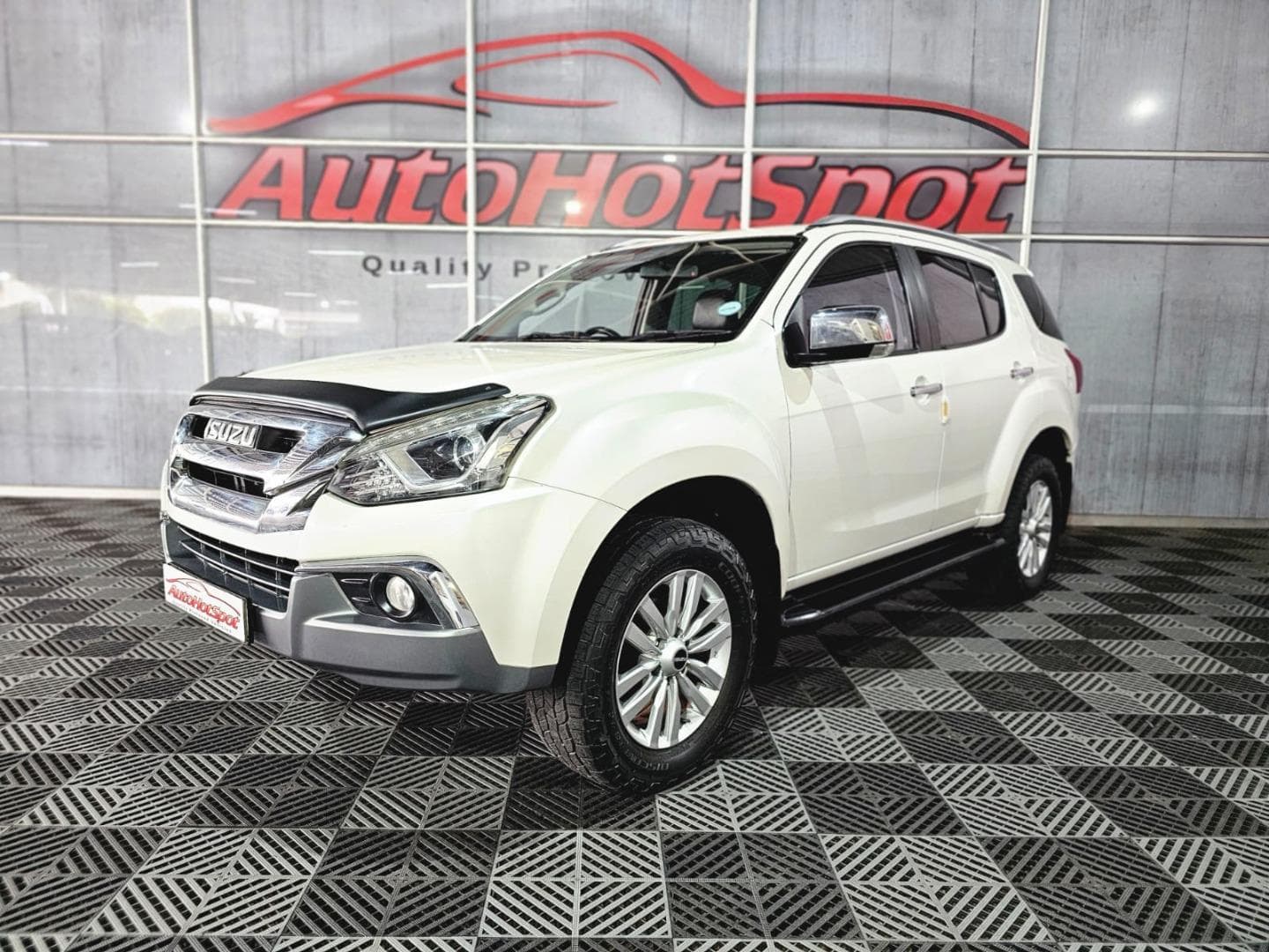 2019 Isuzu mu-X 3.0 4WD – photo 1 of 13