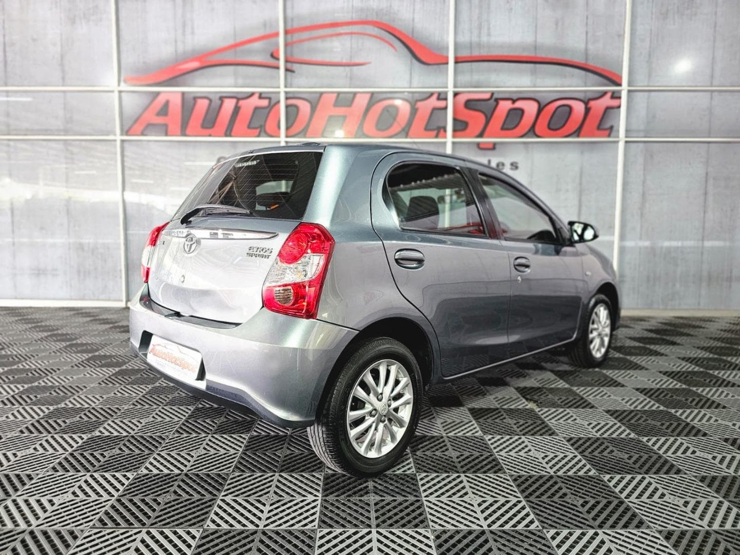 2019 Toyota Etios hatch 1.5 Sprint – photo 3