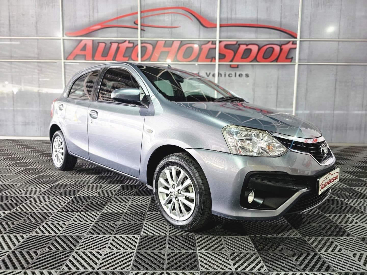 2019 Toyota Etios hatch 1.5 Sprint – photo 2
