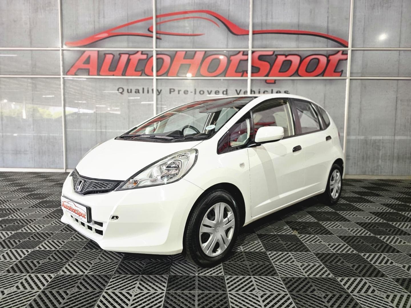 2014 Honda Jazz 1.3 Trend – photo 1 of 11